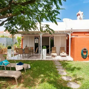 https://flamboyant-tree-garden-bungalow.in-canary-islands.com